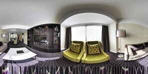 42-英寸液晶电视 （配备数码频道）、电视