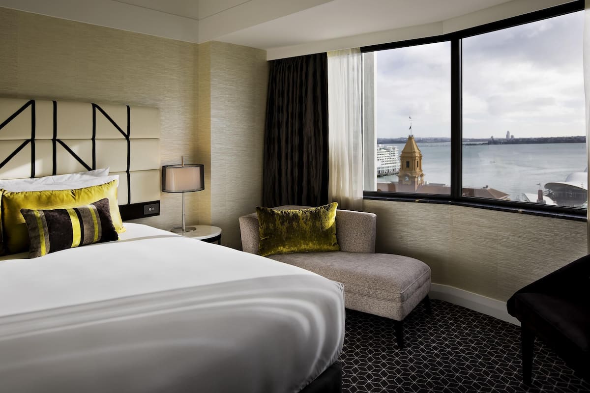 Executive Suite, 1 King Bed, Ocean View | 1 bedroom, in-room safe, desk, laptop workspace