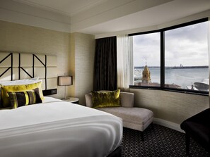 Executive Suite, 1 King Bed, Ocean View | 1 bedroom, in-room safe, desk, laptop workspace