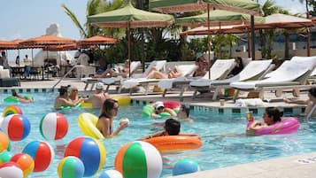 Outdoor pool, pool umbrellas, sun loungers