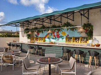 Poolside bar at Mayfair House Hotel & Garden