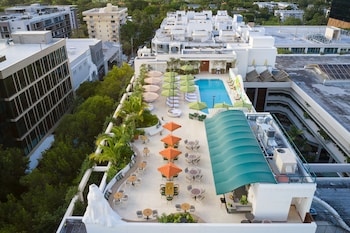 Pool amenities at Mayfair House Hotel & Garden