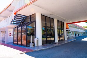 Entrada al alojamiento