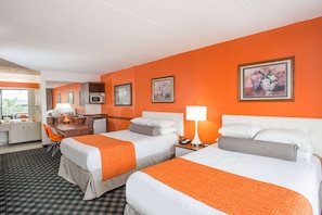 Desk, iron/ironing board, free cribs/infant beds, free WiFi - Howard Johnson by Wyndham Clearwater / Dunedin (Clearwater)