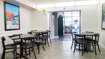 Déjeuner à emporter gratuit tous les jours