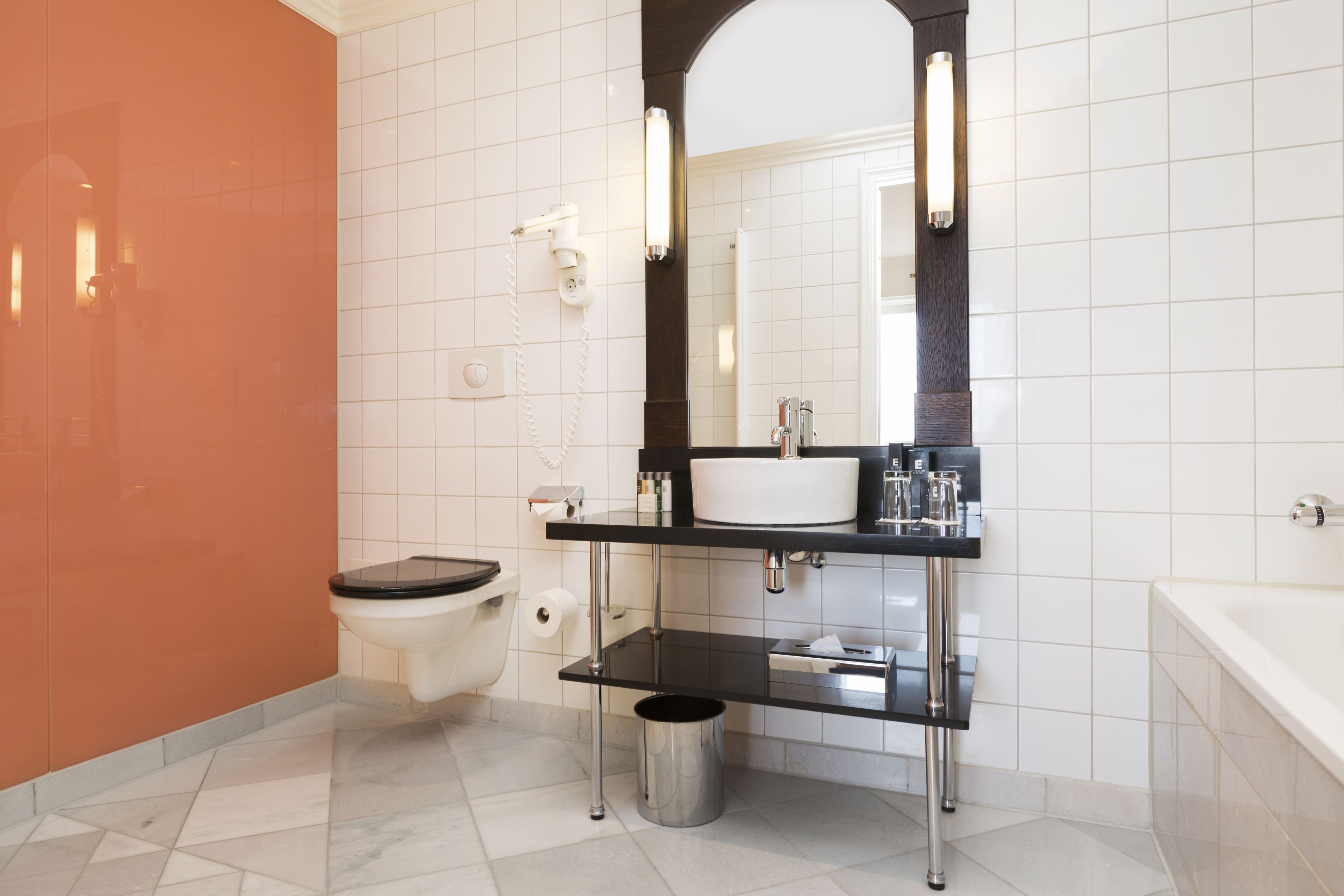 junior suite | 1 bedroom, minibar, in-room safe, desk