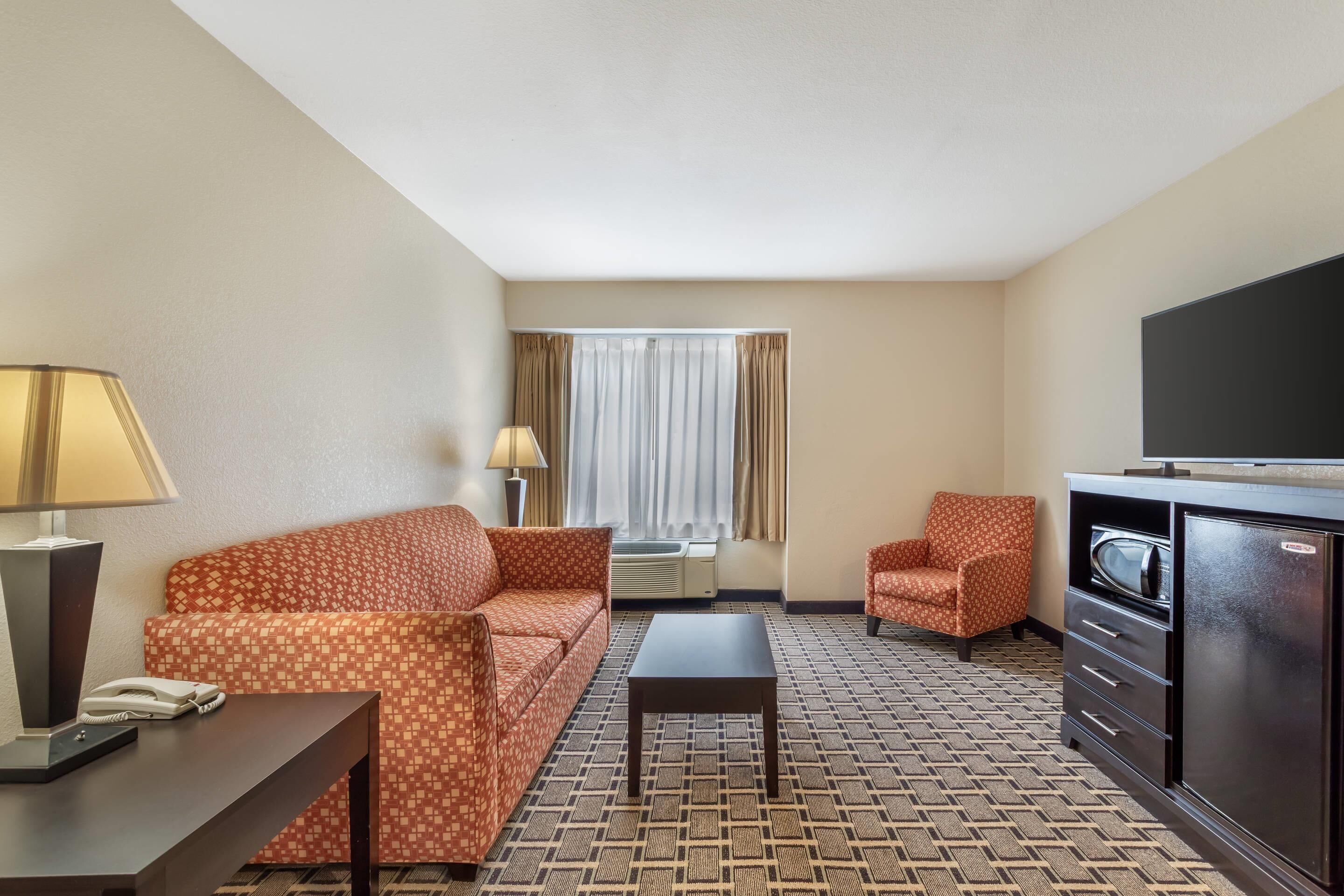 Desk, iron/ironing board, rollaway beds, free WiFi