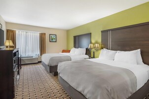 Escritorio, tabla de planchar con plancha y camas plegables/adicionales 