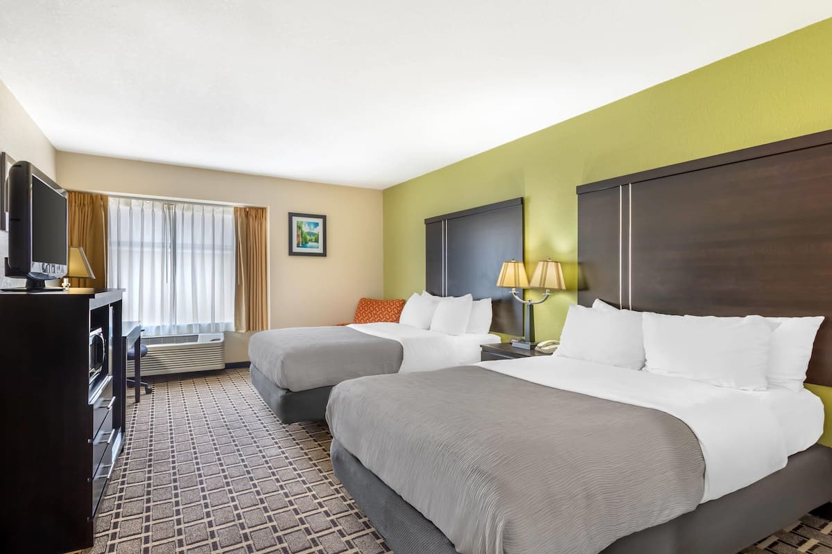 Desk, iron/ironing board, rollaway beds, free WiFi