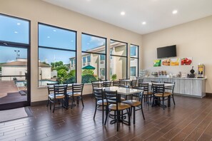 Free daily continental breakfast