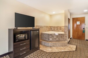 Escritorio, tabla de planchar con plancha y camas plegables/adicionales 