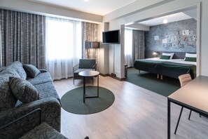 Junior Suite | 1 bedroom, in-room safe, desk, blackout drapes