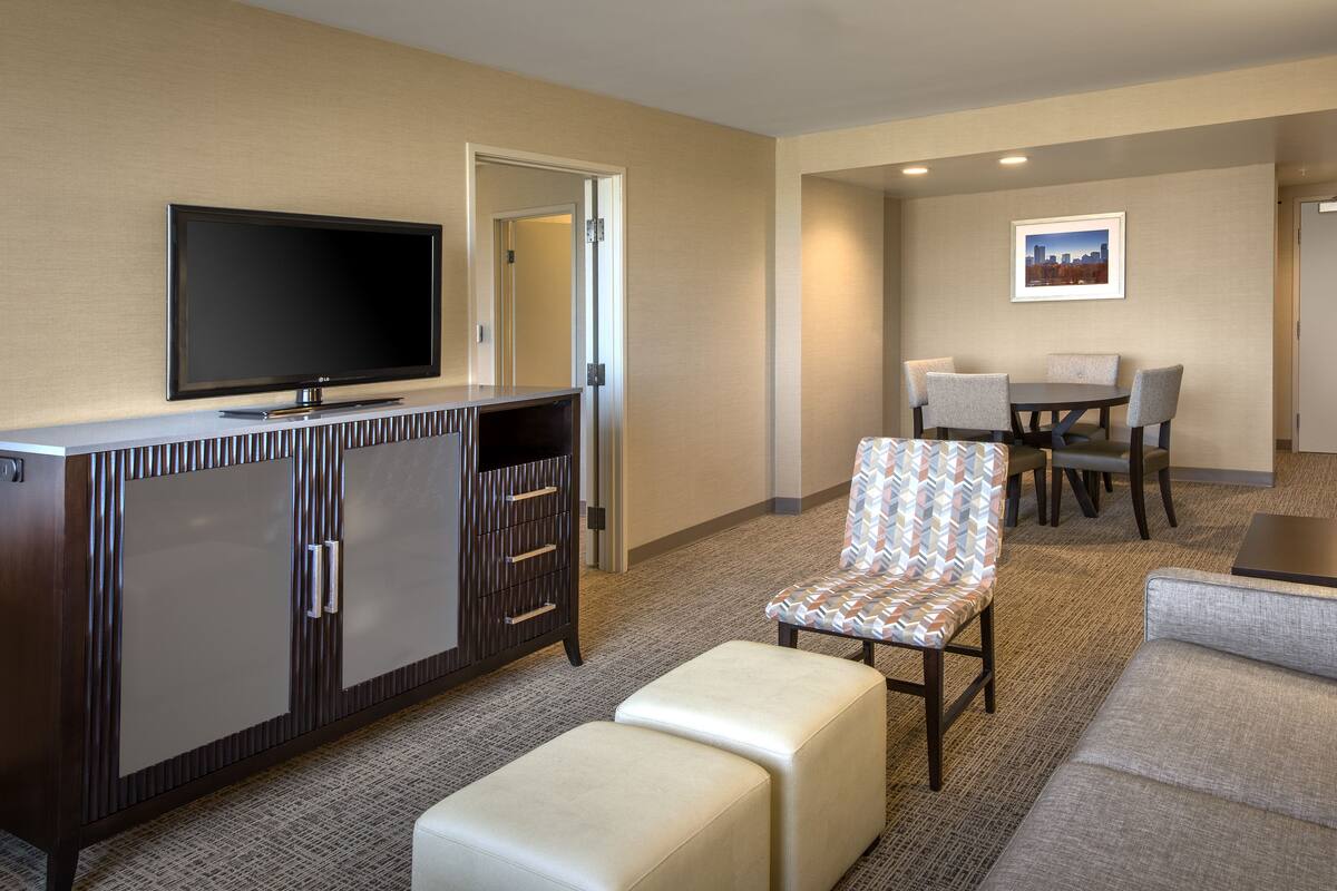 1 bedroom, in-room safe, desk, blackout curtains