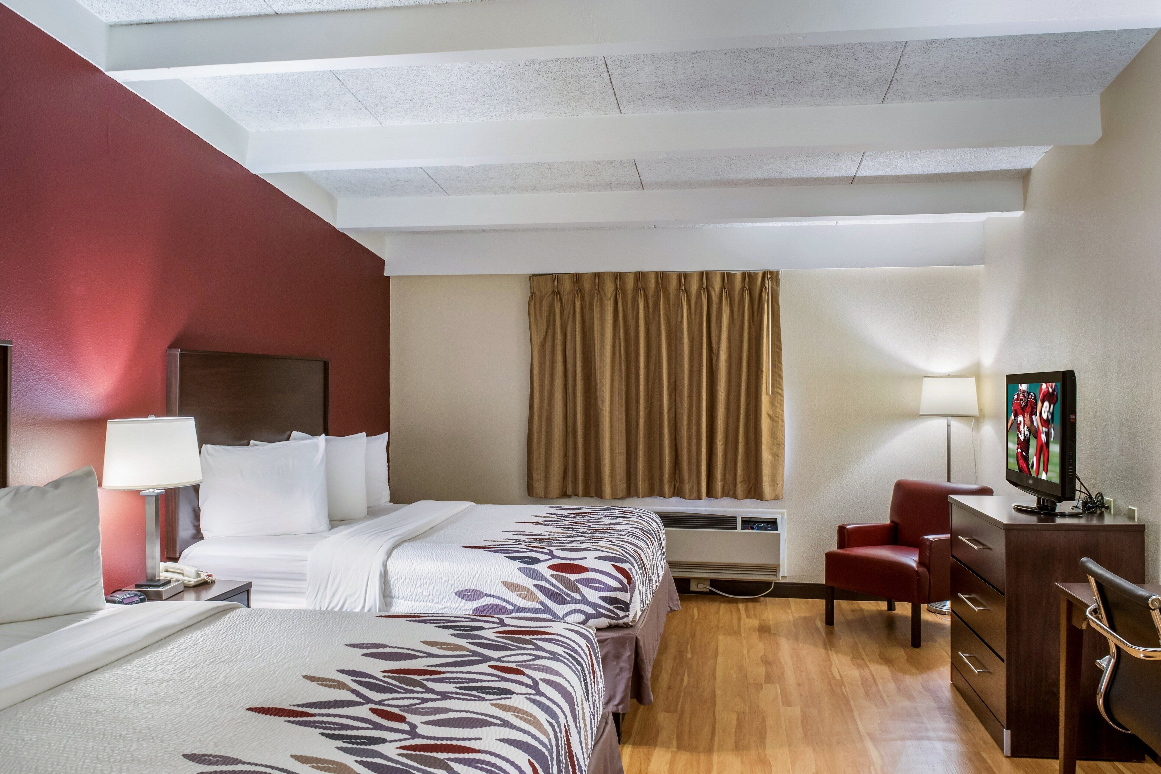 書桌、遮光布/窗簾、熨斗/熨衣板、免費搖籃/嬰兒床