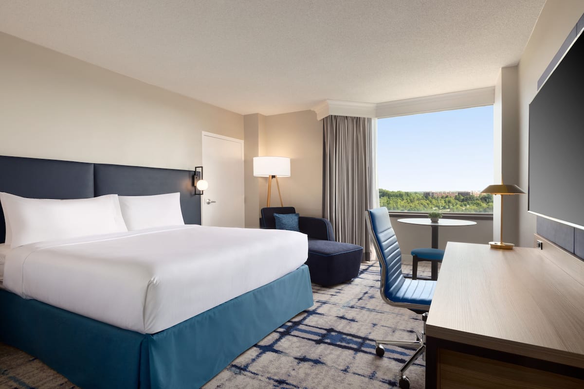 Premium bedding, in-room safe, desk, laptop workspace