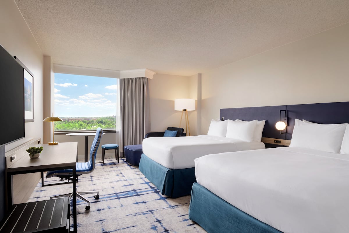 Premium bedding, in-room safe, desk, laptop workspace