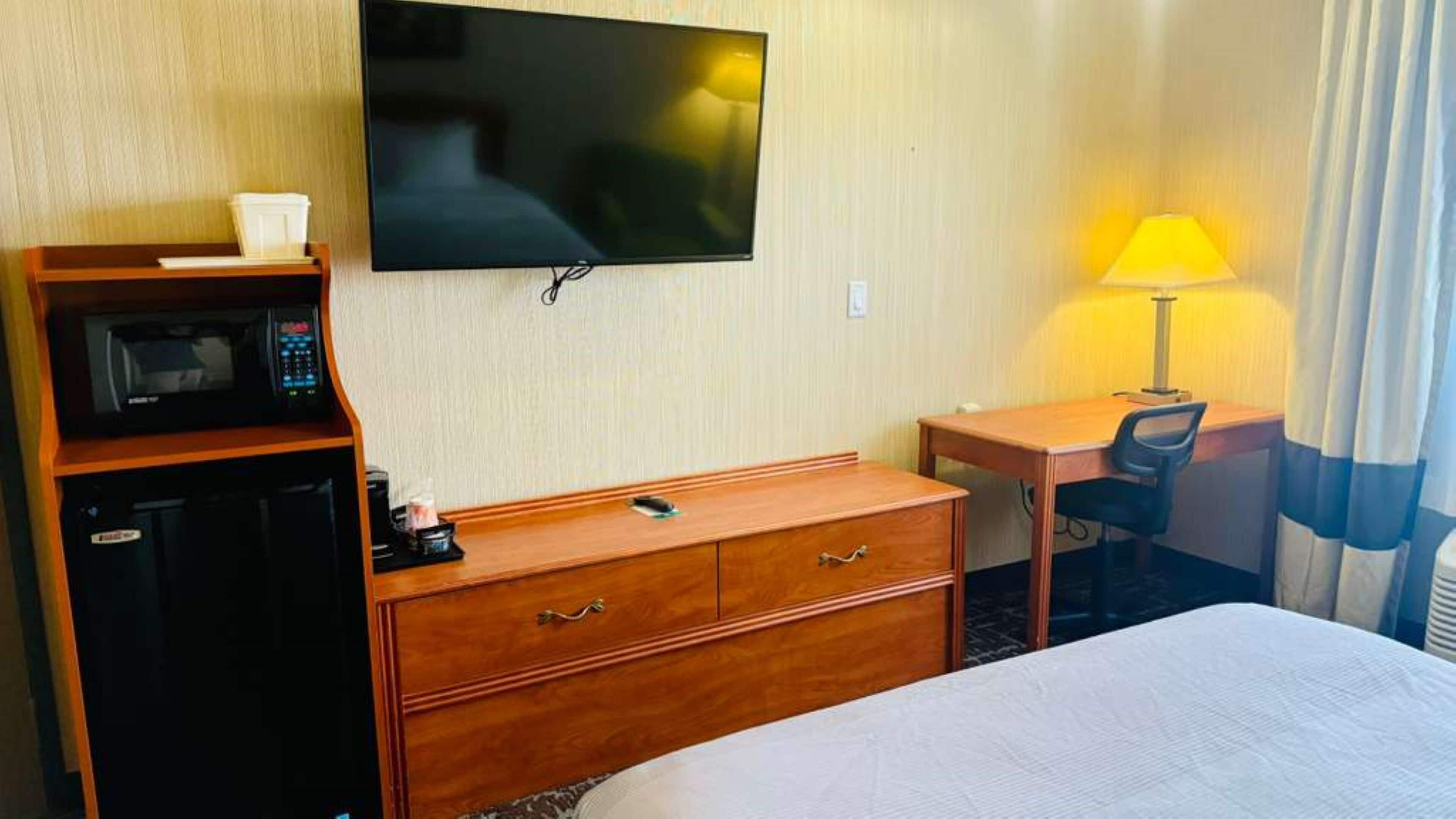 room, 1 queen bed, accessible, non smoking | desk, blackout curtains, iron/ironing board, free cots/infant beds