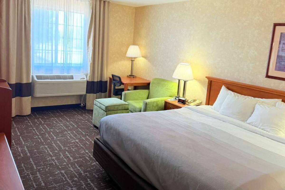 Phòng Tiêu chuẩn, 1 giường cỡ king, không hút thuốc | Bàn, màn/rèm cản sáng, bàn ủi/dụng cụ ủi quần áo 