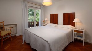 Superior Room, Garden View | Individually decorated, individually furnished, blackout drapes