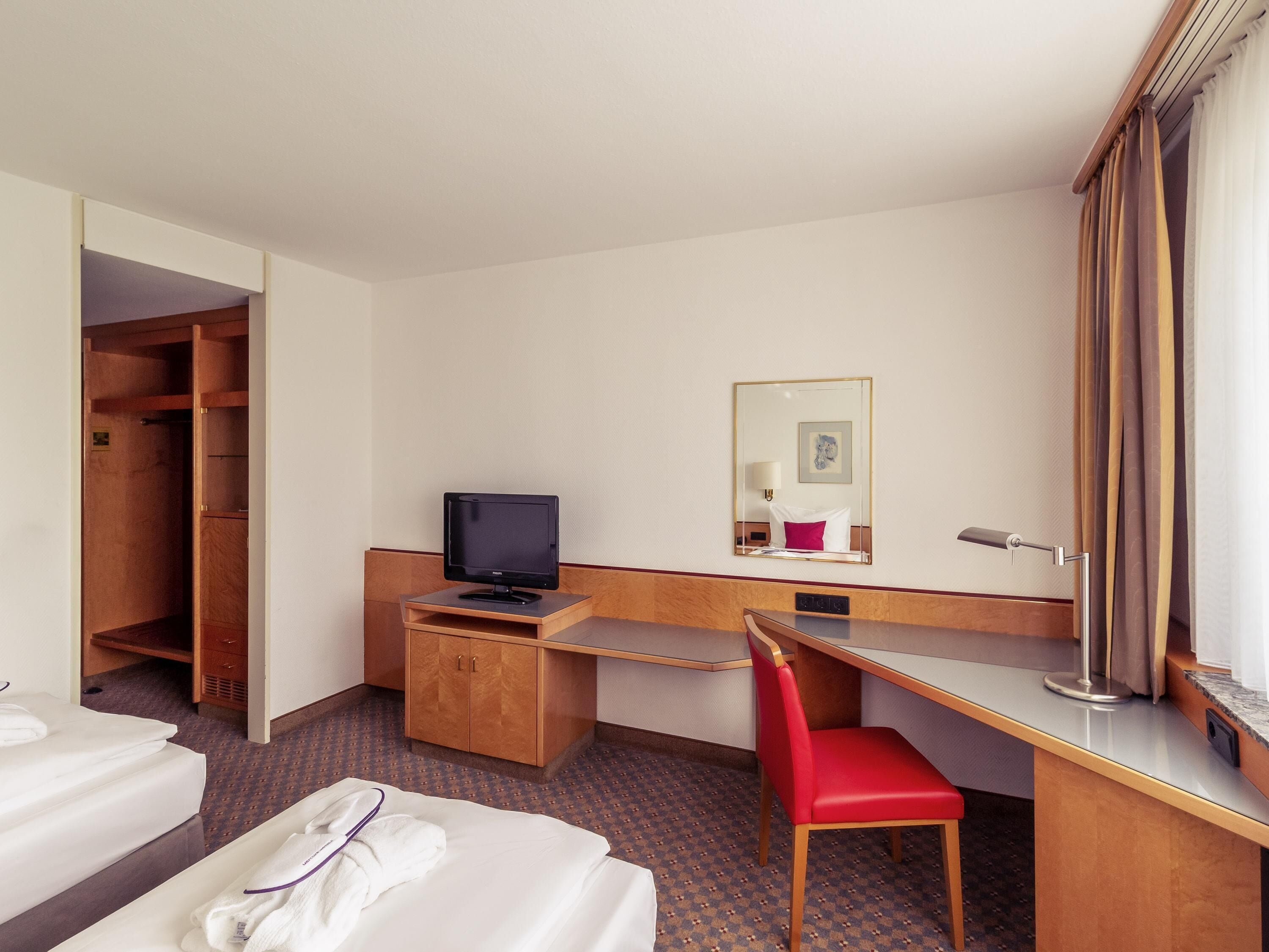 Privilege, Twin Room, 2 Twin Beds | Hypo-allergenic bedding, in-room safe, desk, blackout drapes