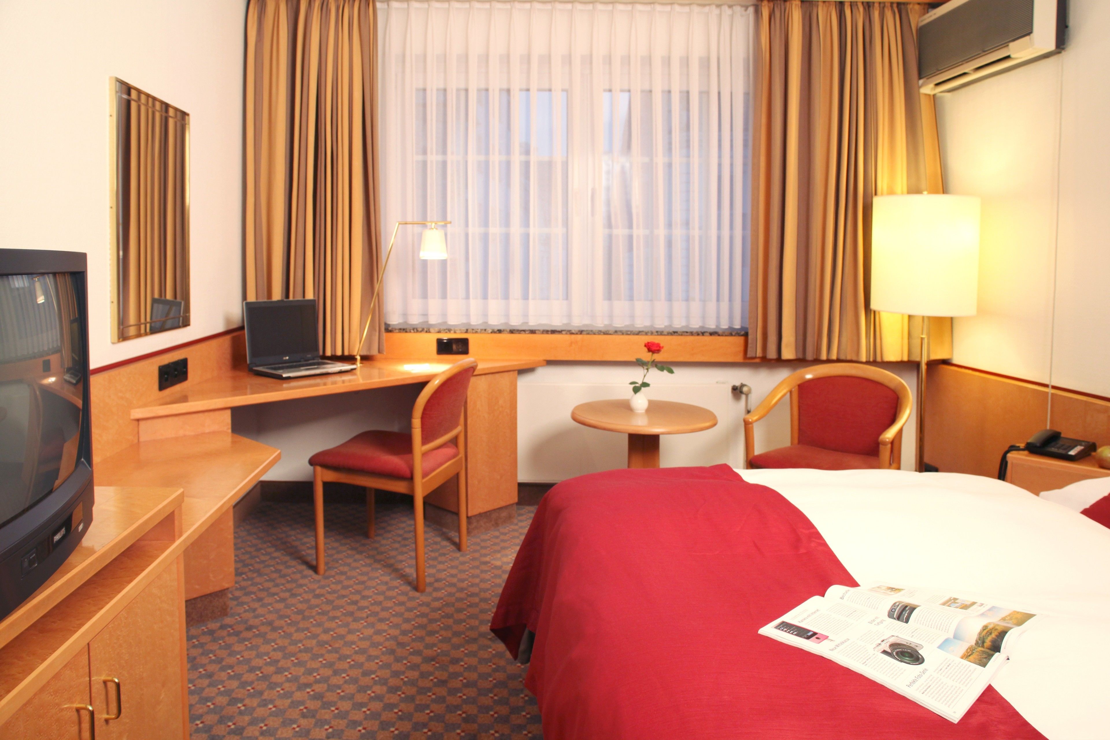 standard room, 1 queen bed | room amenity