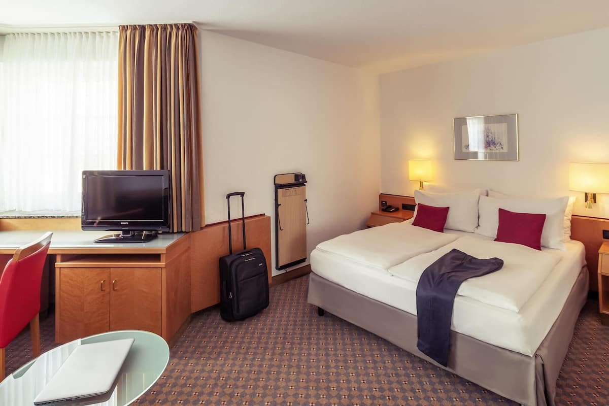 Privilege, Room, 1 Queen Bed