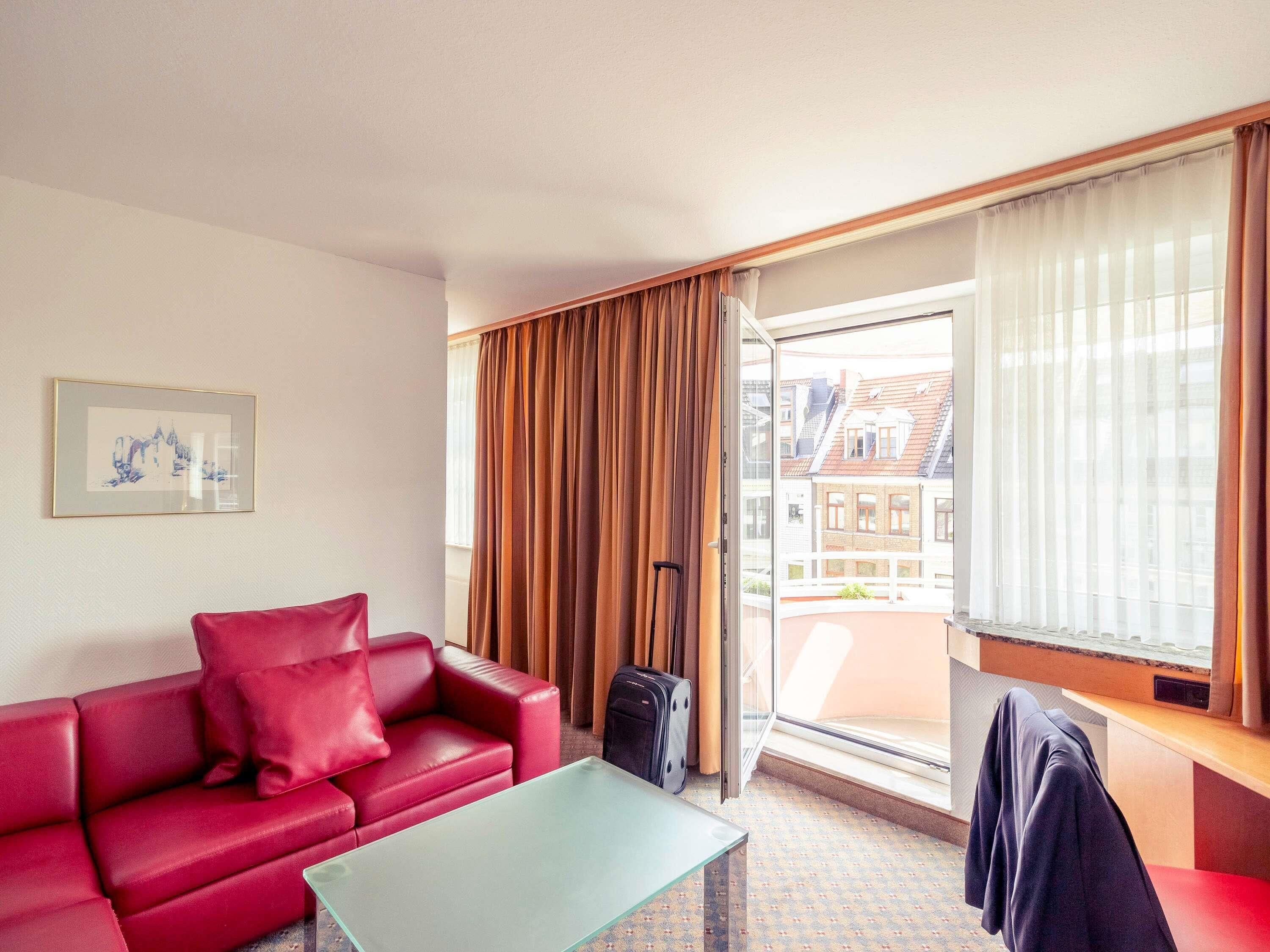Privilege, Suite, 1 King Bed | Hypo-allergenic bedding, in-room safe, desk, blackout curtains