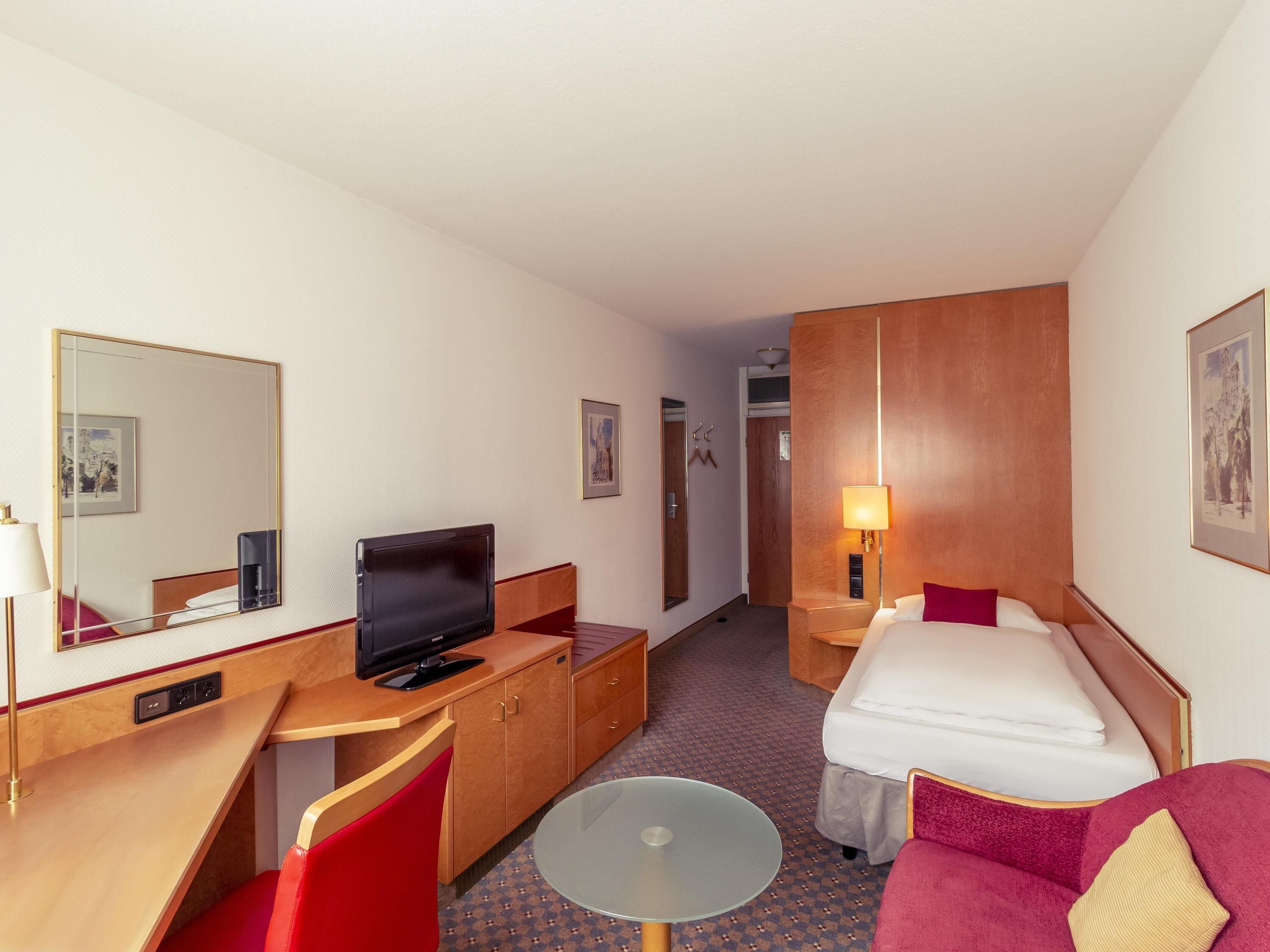 Standard Room, 1 Single Bed | Hypo-allergenic bedding, in-room safe, desk, blackout curtains