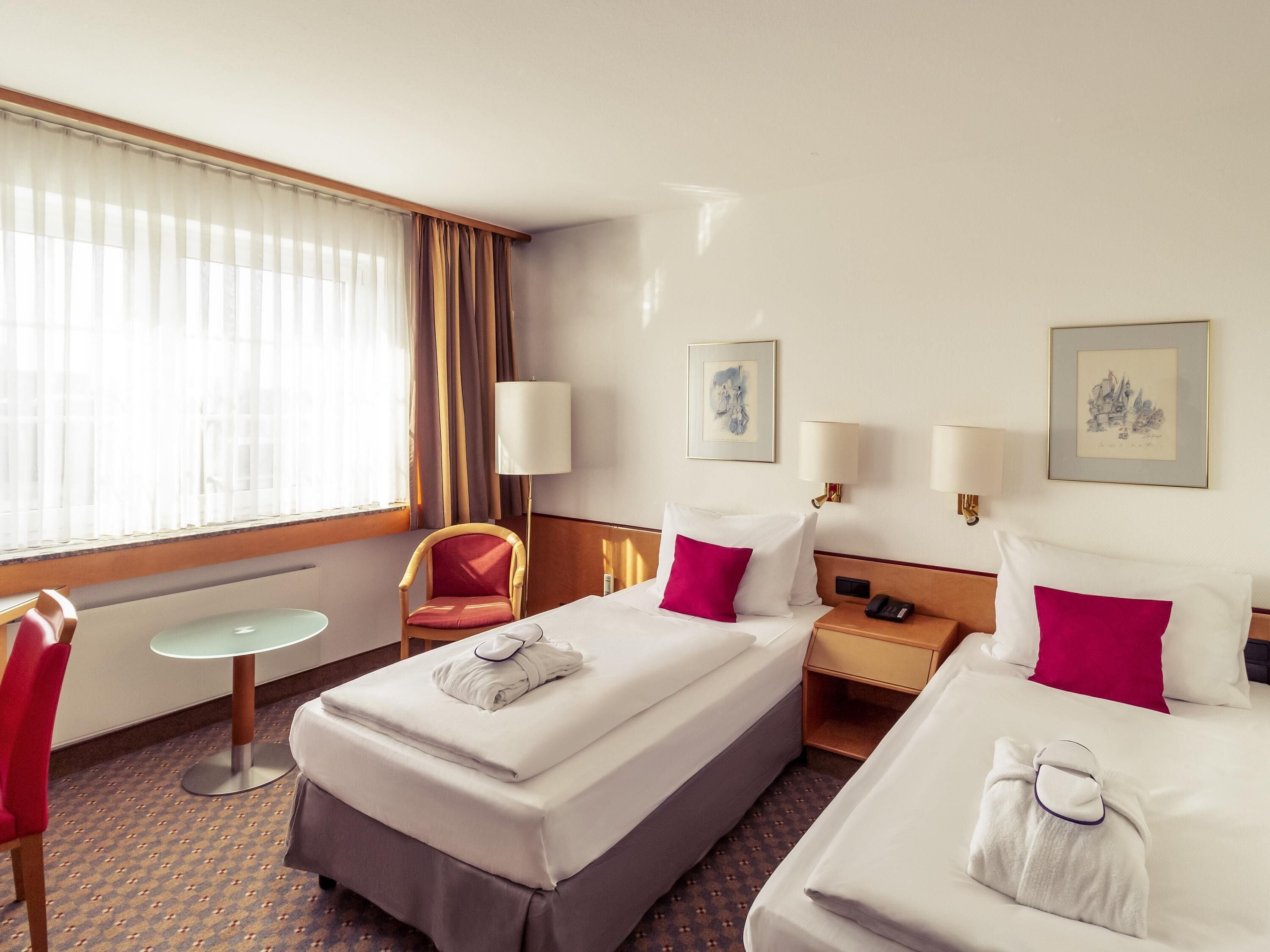 Hypo-allergenic bedding, in-room safe, desk, blackout curtains