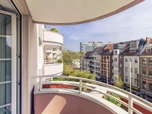 Privilege, Suite, 1 King Bed | Hypo-allergenic bedding, in-room safe, desk, blackout drapes - Mercure Hotel Köln City Friesenstraße (Cologne)
