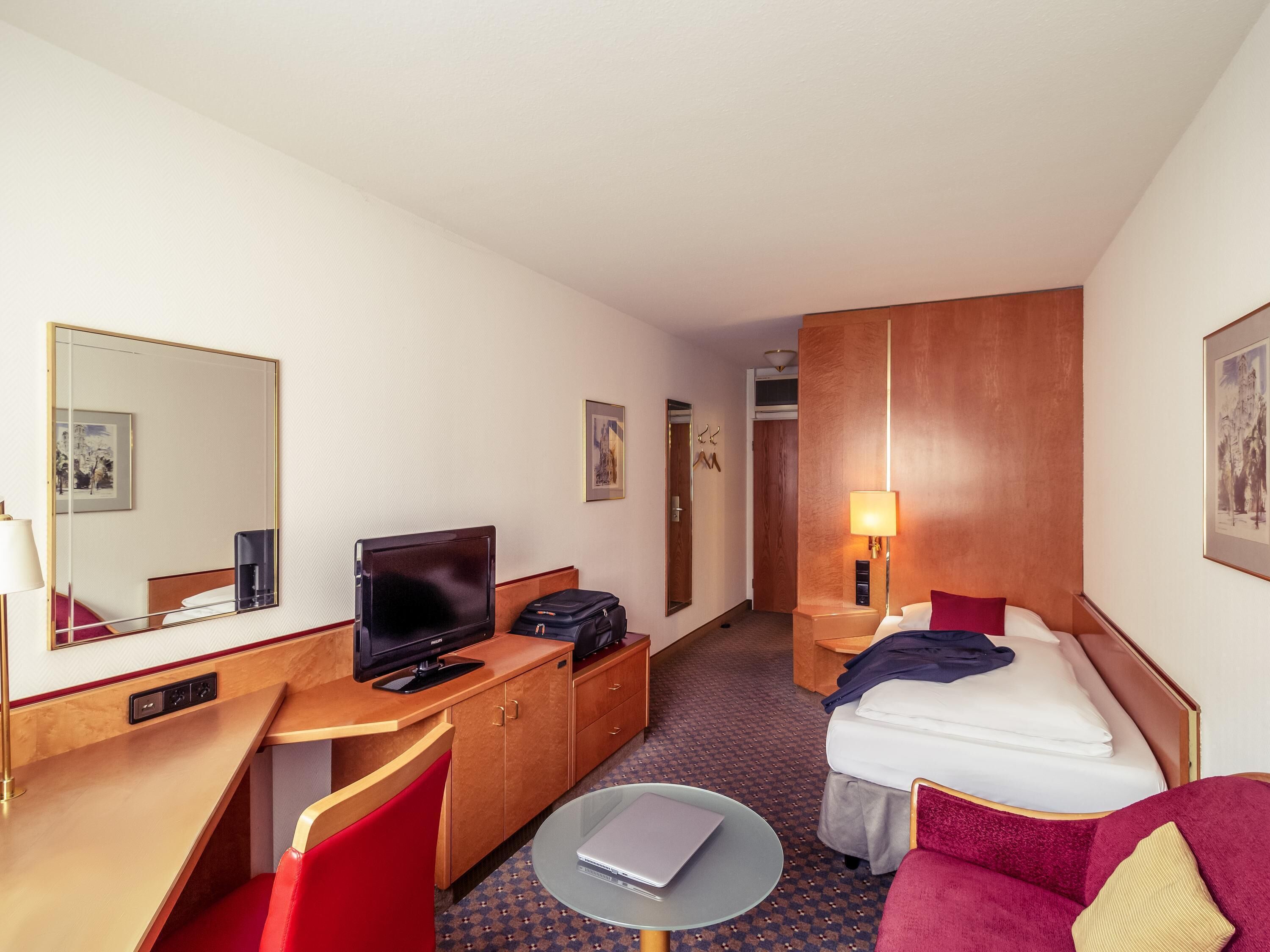 Standard Room, 1 Single Bed | Hypo-allergenic bedding, in-room safe, desk, blackout curtains