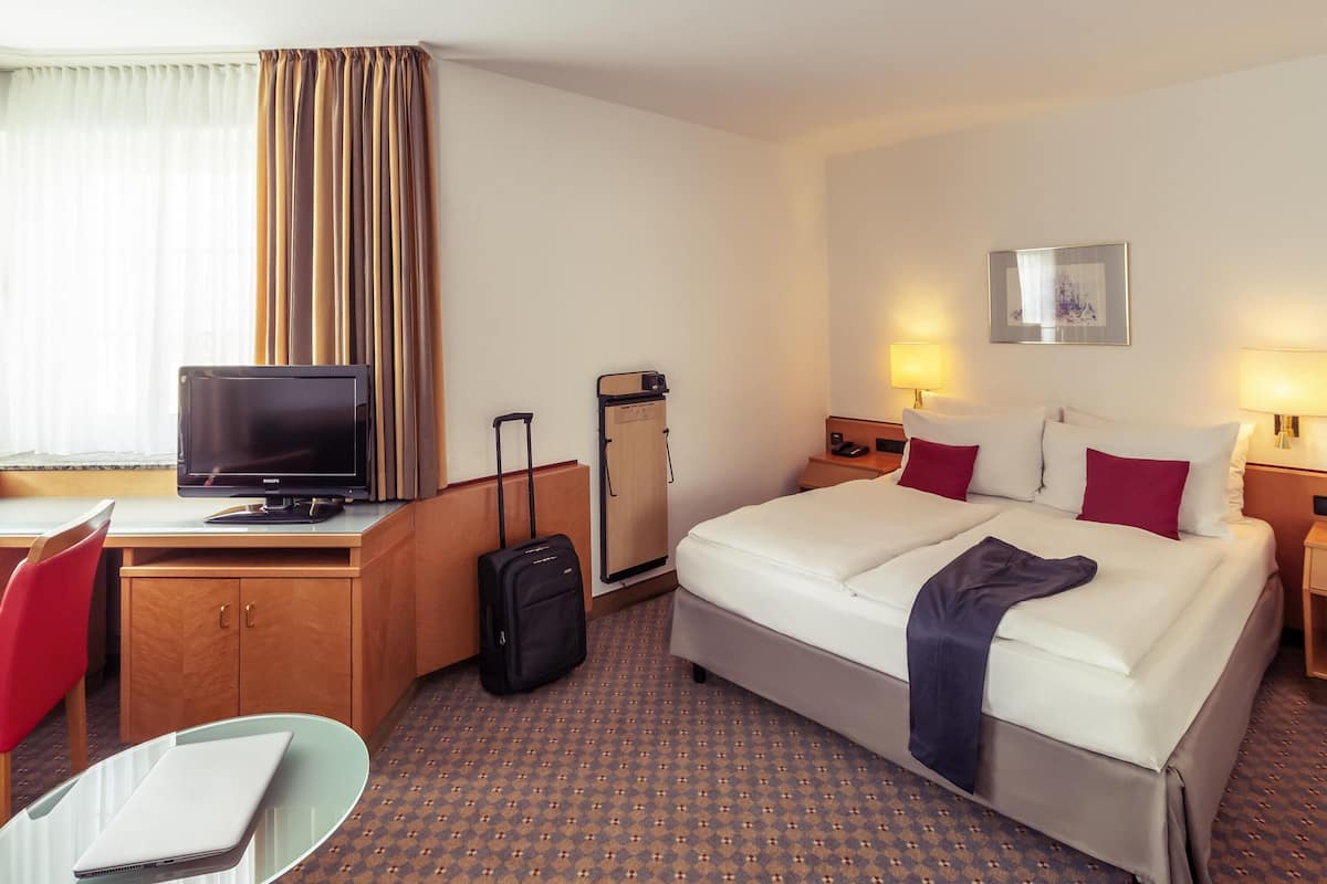 Privilege, Room, 1 Queen Bed