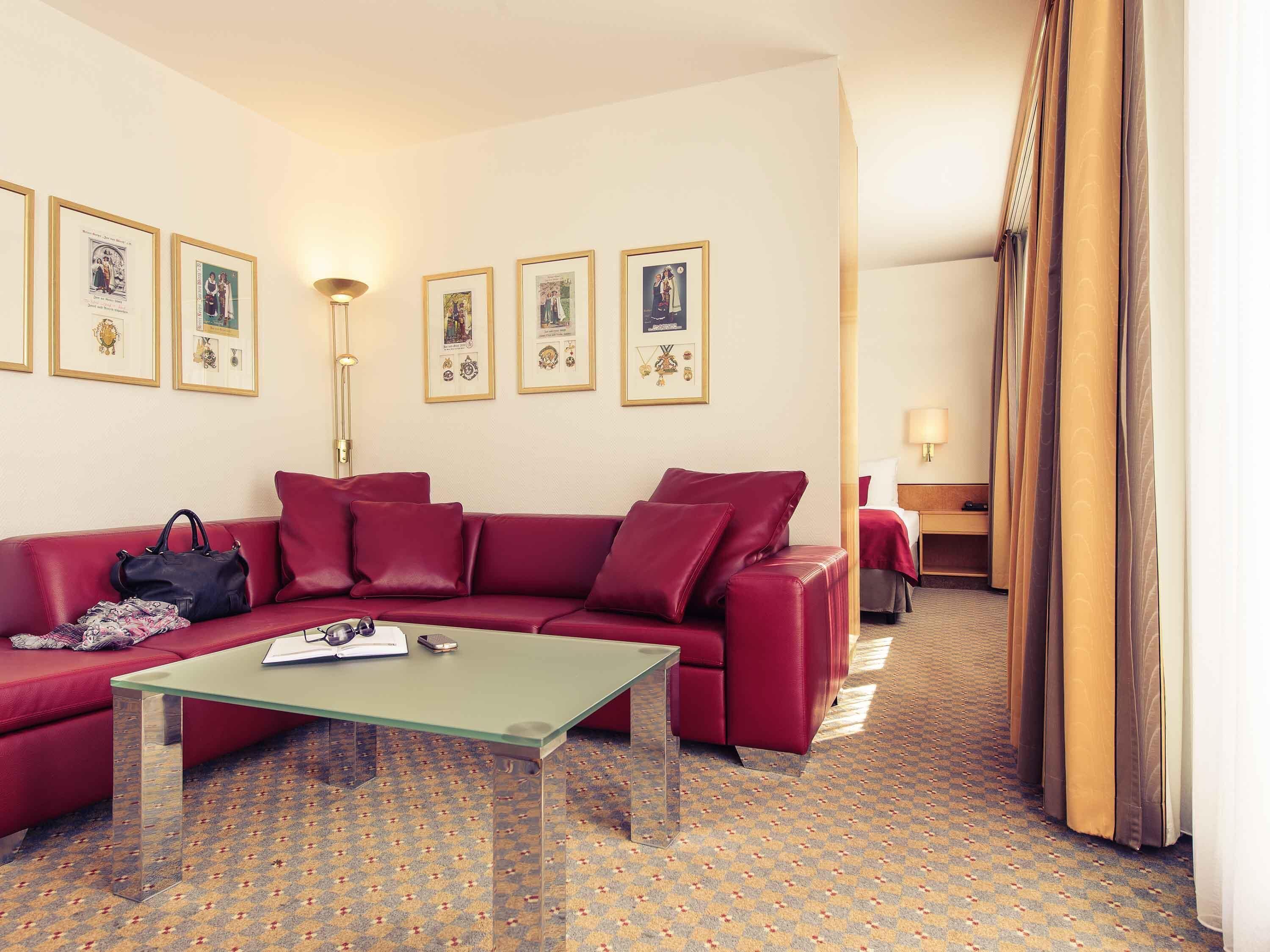 privilege, suite, 1 king bed | 1 bedroom, hypo-allergenic bedding, in-room safe, desk