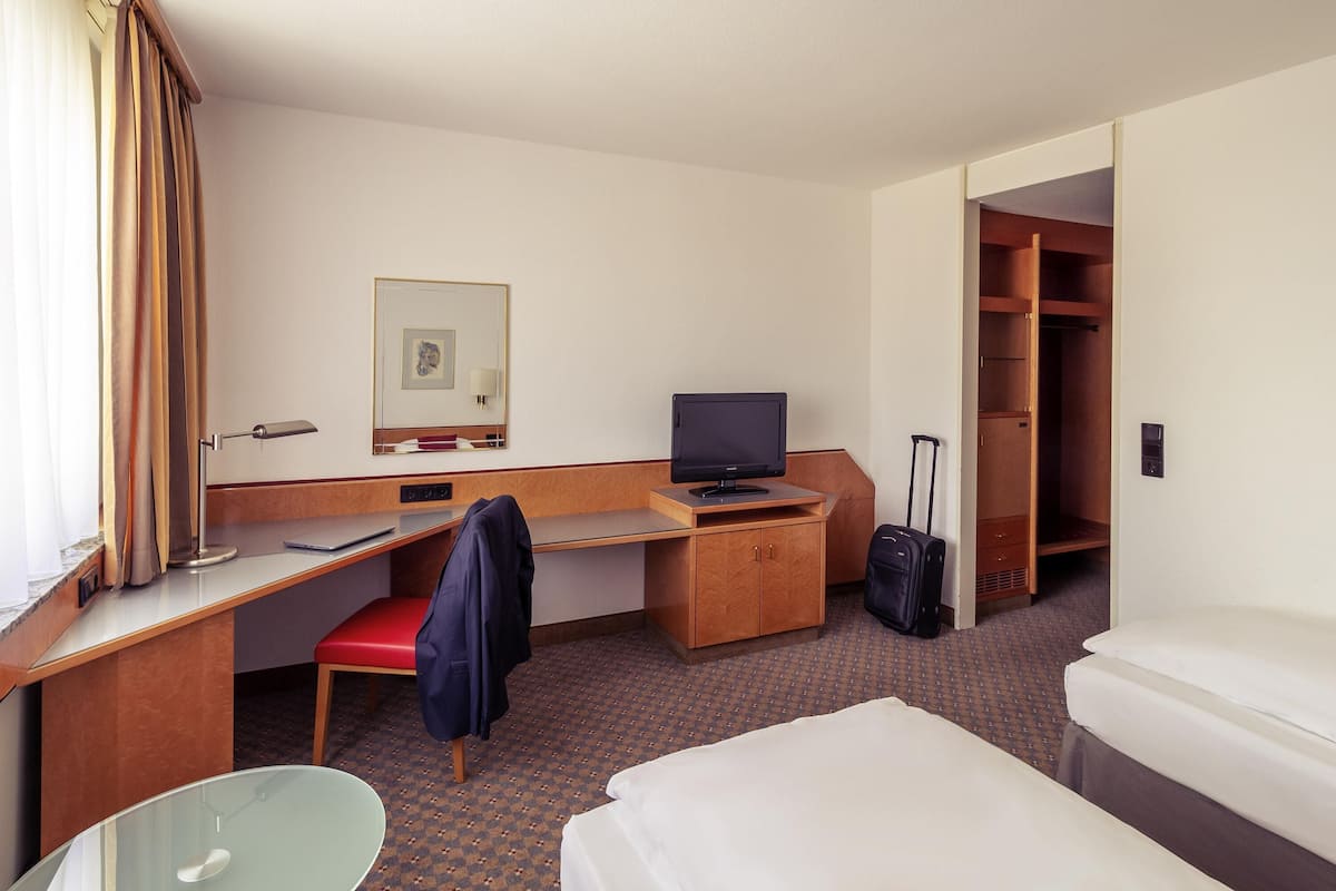 1 bedroom, hypo-allergenic bedding, in-room safe, desk