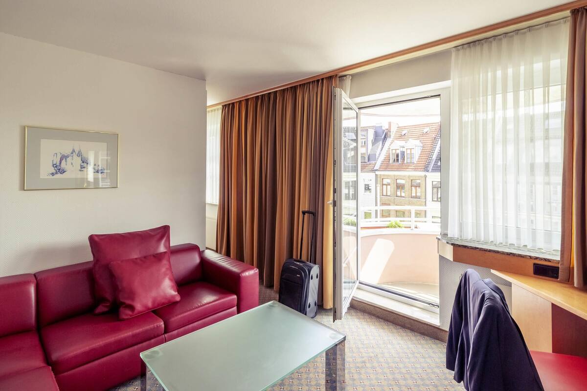 Privilege, Phòng Suite, 1 giường cỡ king | Bộ đồ giường kháng dị ứng, két bảo mật tại phòng, bàn, màn/rèm cản sáng 