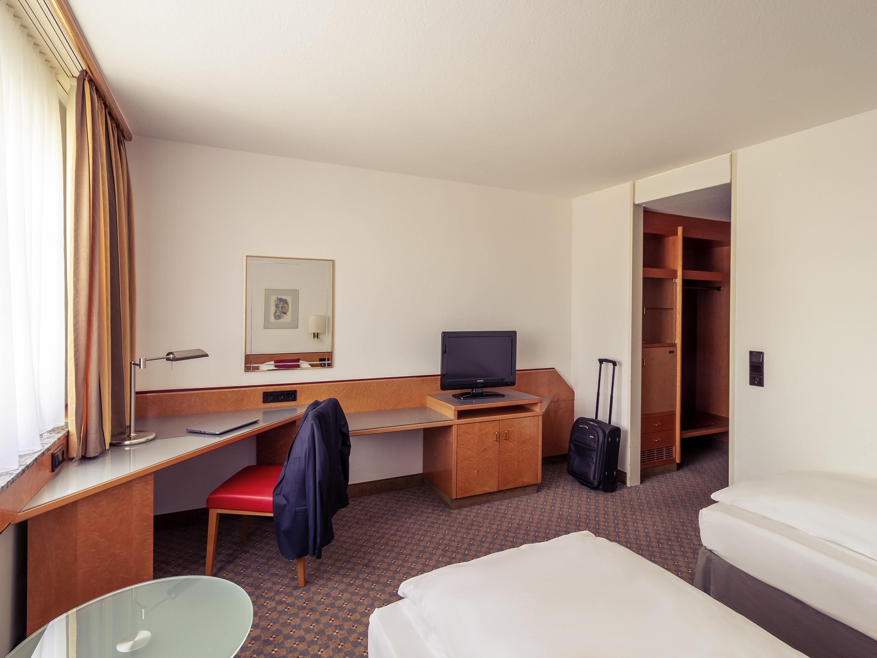 Hypo-allergenic bedding, in-room safe, desk, blackout curtains