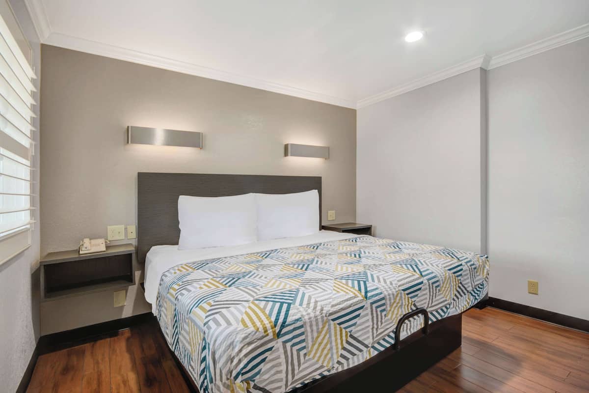 Down duvets, free WiFi, bed sheets
