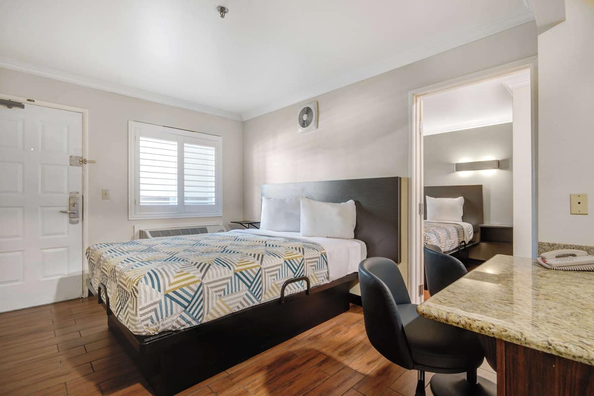 Down duvets, free WiFi, bed sheets