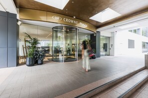 Property entrance - Crowne Plaza Canberra by IHG (Canberra)