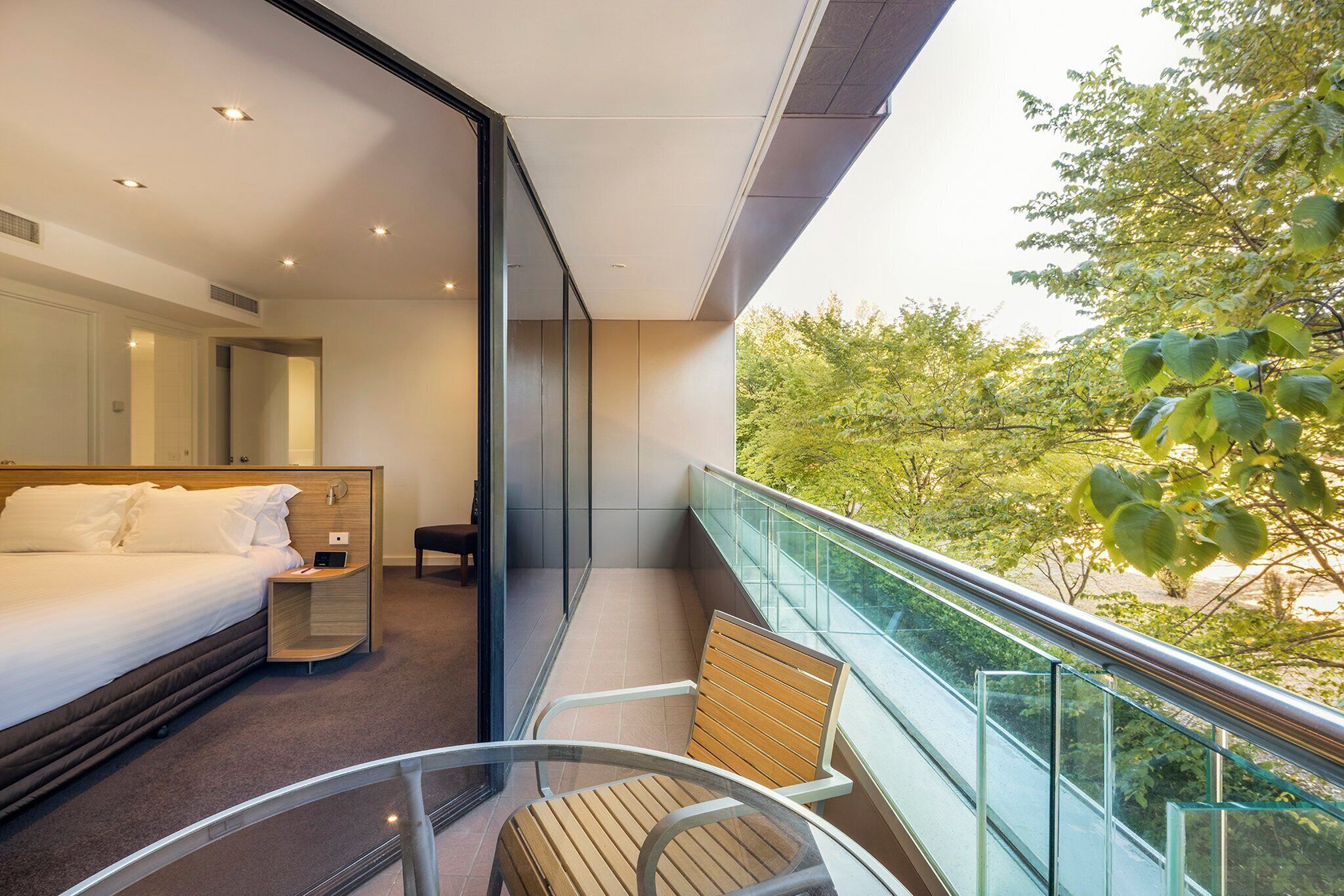Junior Suite | Minibar, in-room safe, desk, laptop workspace