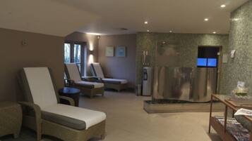 Sauna, hot tub, reflexology, 7 treatment rooms, manicures and pedicures