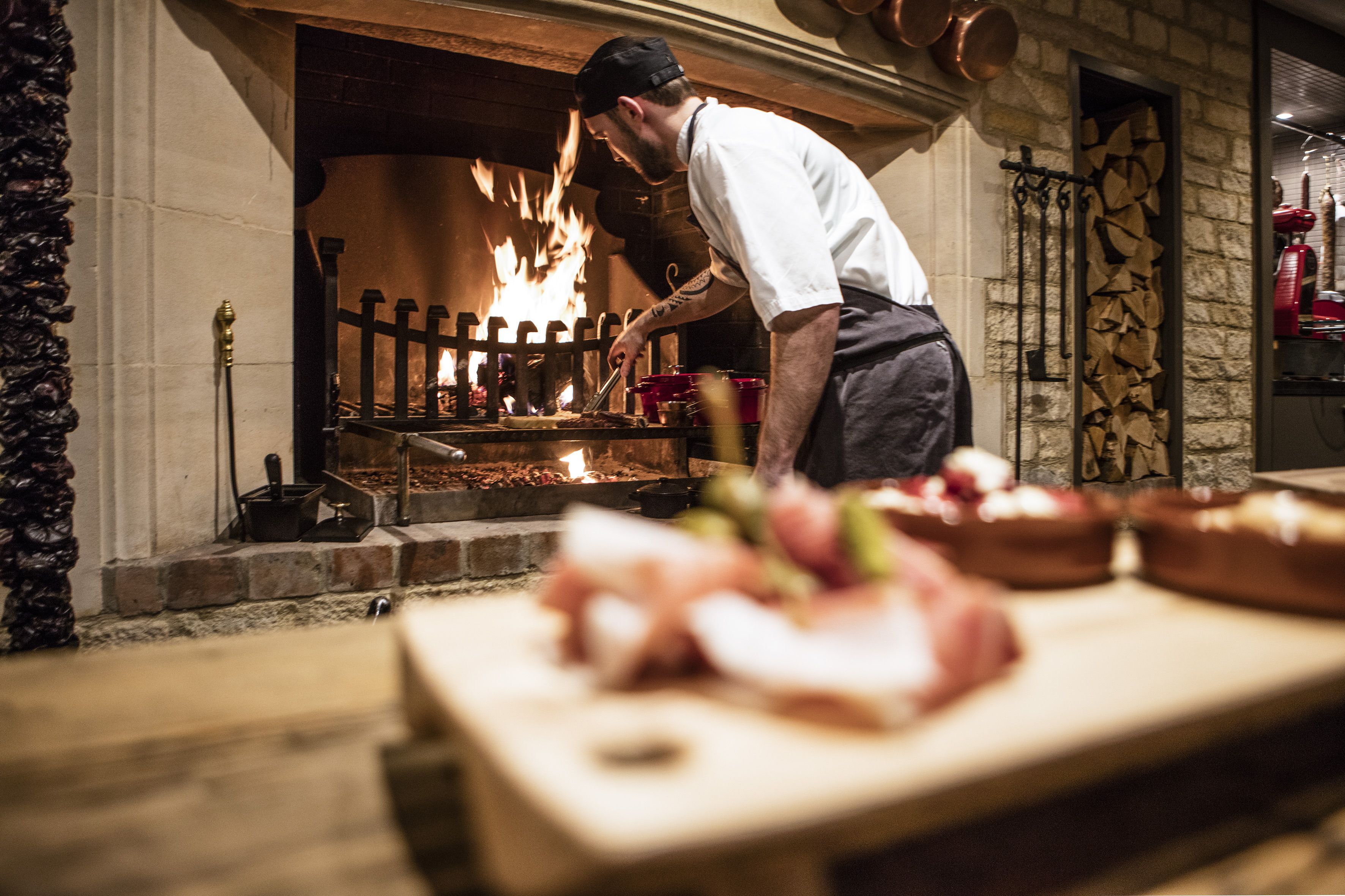 2 restaurants, breakfast served