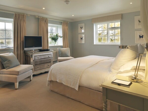 Premium bedding, minibar, in-room safe, desk