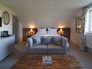 Room (Generous) | Living area