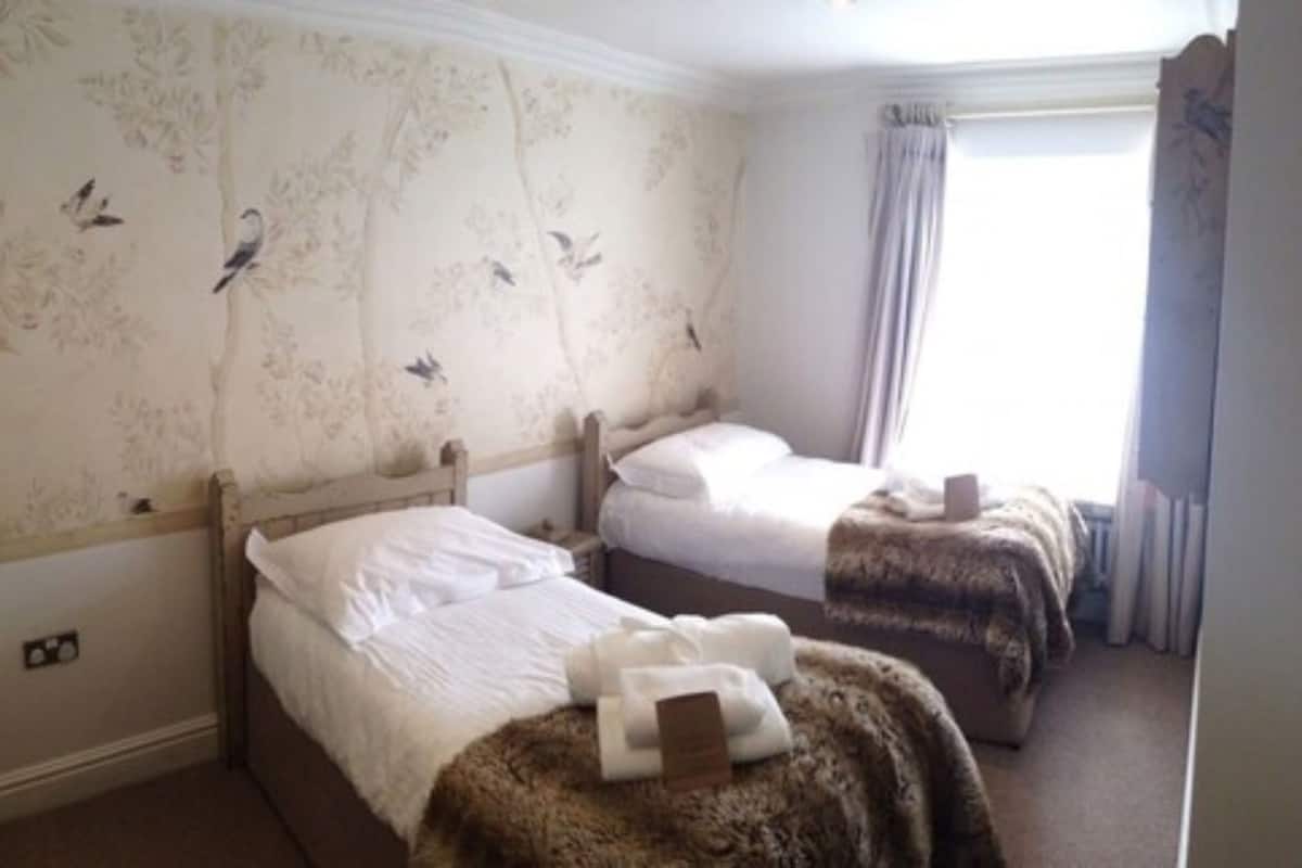 Chambre Standard, 1 trĂšs grand lit