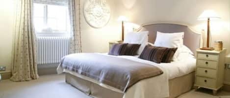 Chambre Deluxe, 1 chambre | Literie de qualité supérieure, minibar, coffres-forts dans les chambres