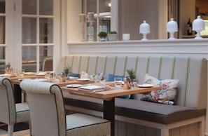 2 restauranter: frokost, lunsj og middag serveres
