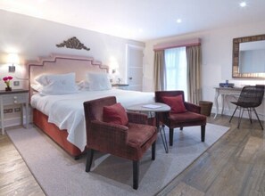 룸 (Generous) | 거실 공간 | 평면 TV