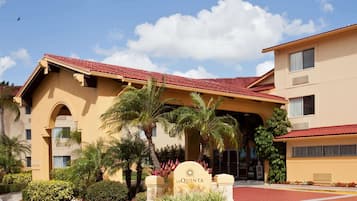 La Quinta offers a classic Mediterranean retreat with a beautifully maintained garden.