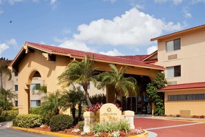Exterior - La Quinta Inn & Suites by Wyndham St. Pete-Clearwater Airpt (Clearwater)